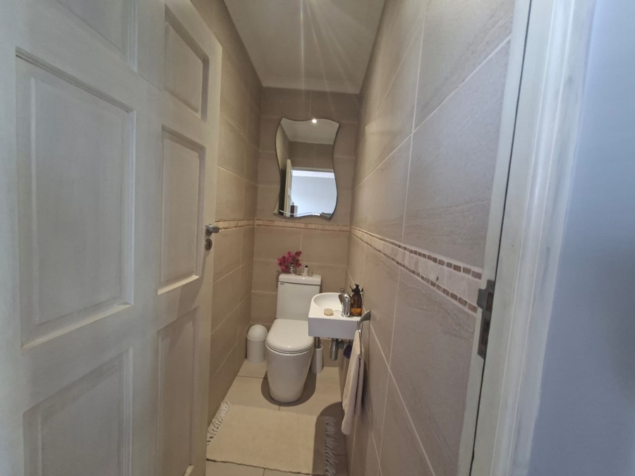 6 Bedroom Property for Sale in Da Nova Western Cape